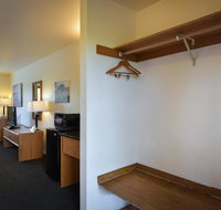 Cap Sante Inn - Accommodation Rooms