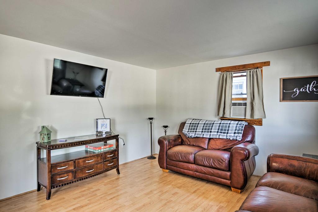 Cedar Home W/ Deck + Grill - Mins. To Lakes! - thumb 2