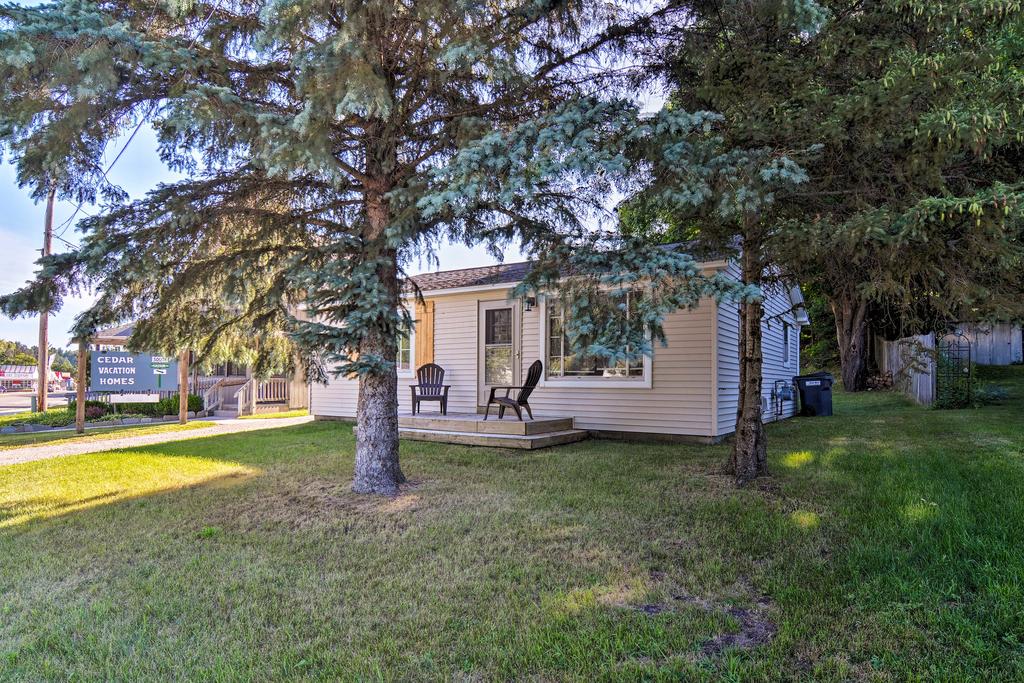 Cedar Home W/ Deck + Grill - Mins. To Lakes! - thumb 0