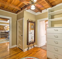 Charming Historic Home with Bridal Suite and Sunroom - Accommodation Rooms