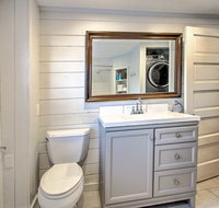 Charming Pine Point Cottage - 2 Blocks to Ocean! - Accommodation Rooms