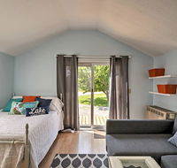 Charming Tiny Cottage with Boat Dock on Crooked Lake - Accommodation Rooms