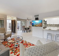 Chic Condo w/ Pool Balcony  1 Block to El Paseo condo - Accommodation Rooms