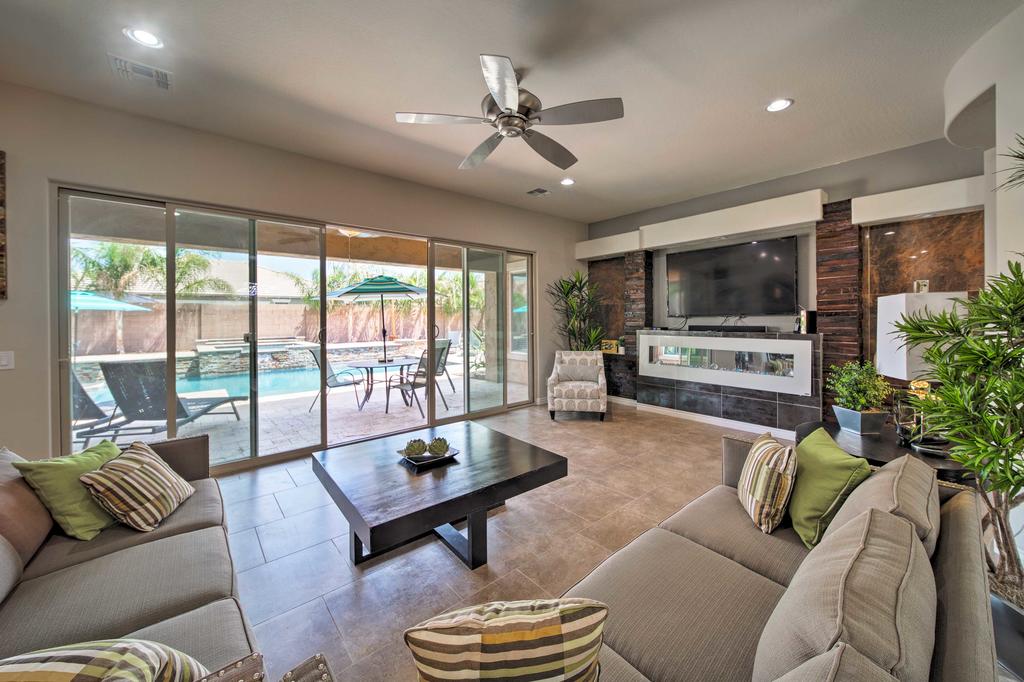 Chic Surprise Home With Pool, Hot Tub & Putting Green - thumb 3