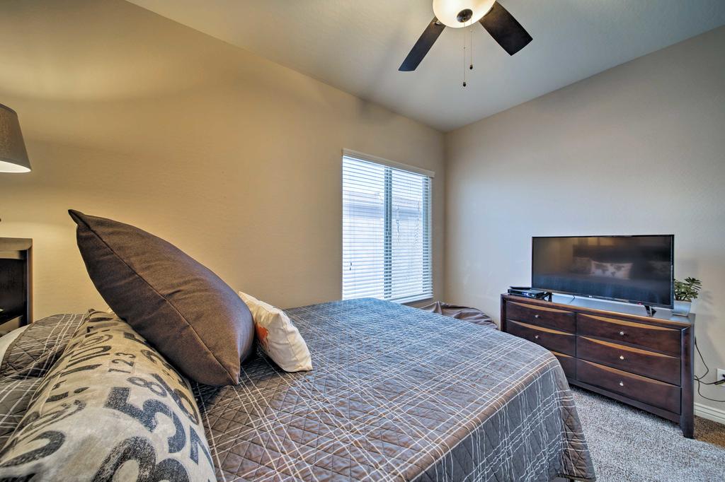 Chic Surprise Home With Pool, Hot Tub & Putting Green - thumb 0