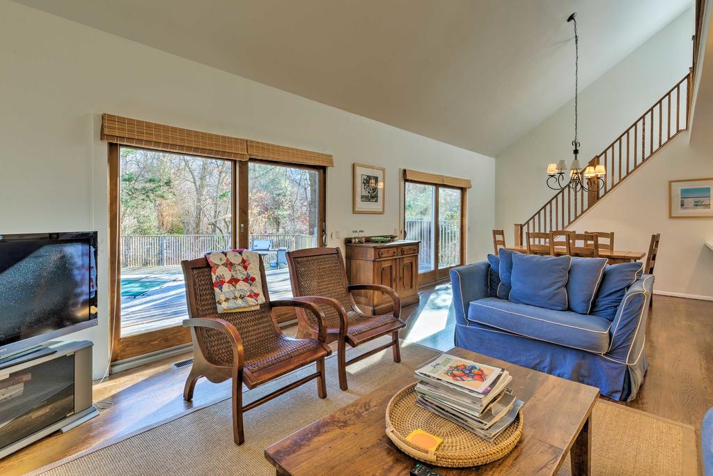 Classic East Hampton Home With Pool - Walk To Village - thumb 0