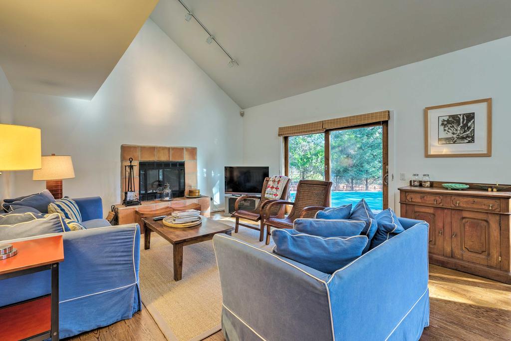 Classic East Hampton Home With Pool - Walk To Village - thumb 3