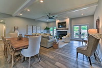 College Station Home - Walk to Texas A and M Accommodation Rooms