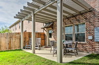 College Station Townhouse with Patio and Pool Access Accommodation Rooms
