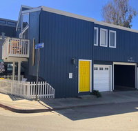 Colorful Capitola Village Cottage - Accommodation Rooms