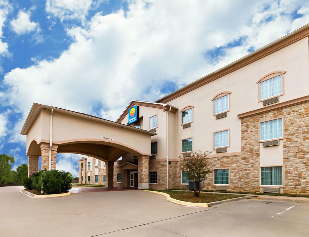 Comfort Inn & Suites Near Comanche Peak - thumb 0
