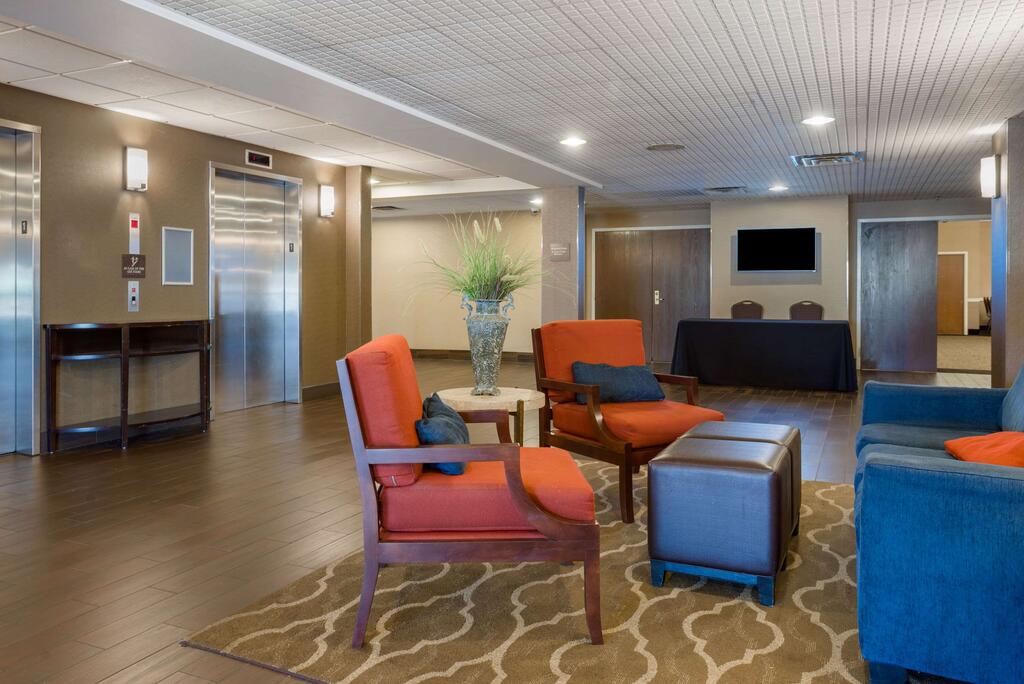 Comfort Suites Bethlehem Near Lehigh University And LVI Airport - thumb 3