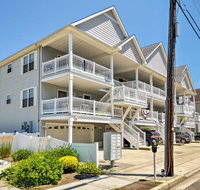 Condo with Deck - Walk to Beach & Convention Center! - Accommodation Rooms