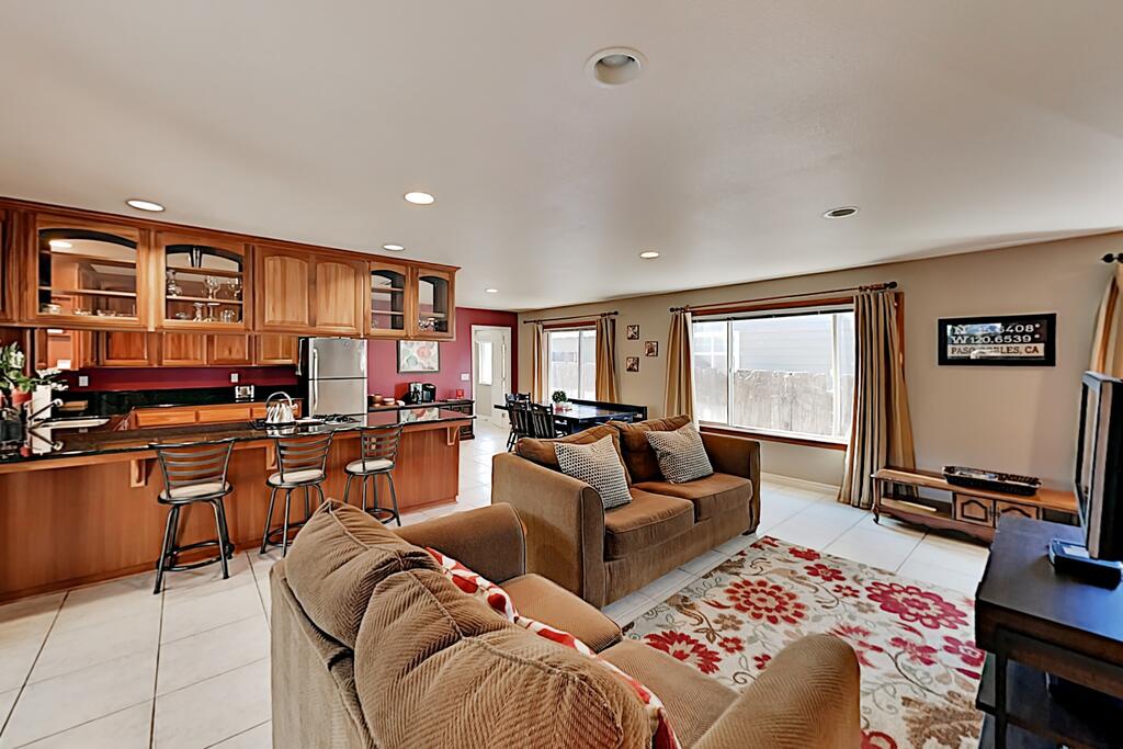 Contemporary Wine Country Home Near Downtown Home - thumb 0