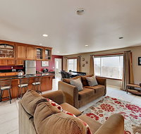 Contemporary Wine Country Home Near Downtown home - Accommodation Rooms