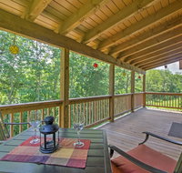 Cozy 'Fox Ridge Cabin' On 4 Acres with Hot Tub! - Accommodation Rooms