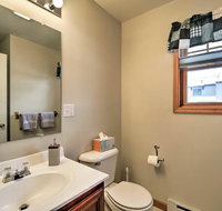 Cozy Central Lake Placid Townhome with Porch! - Accommodation Rooms