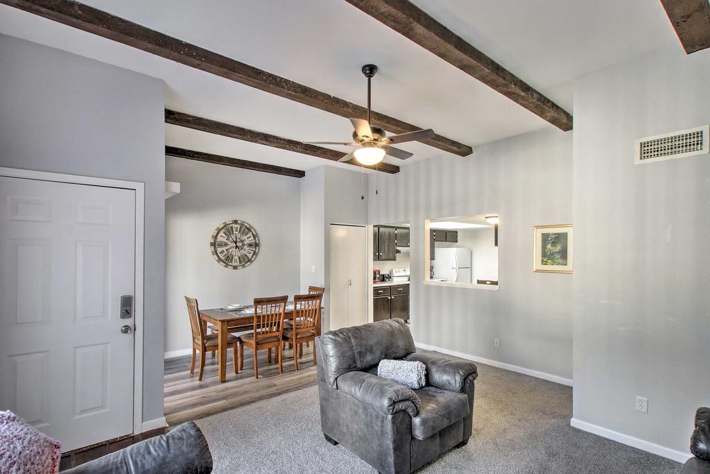 Cozy Family Retreat With Patio - Walk To Sloan Park! - thumb 0