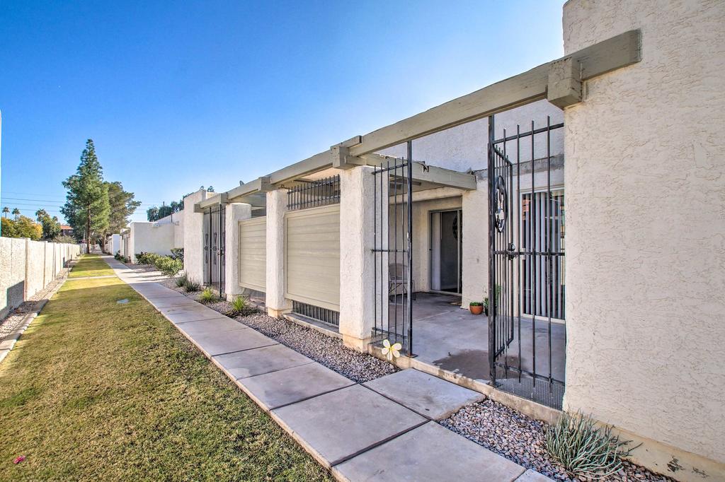 Cozy Family Retreat With Patio - Walk To Sloan Park! - thumb 2