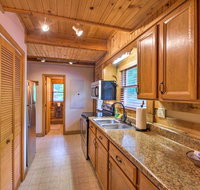 Cozy Fleetwood Cabin Near Hiking and Fishing! - Accommodation Rooms