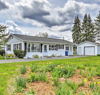 Cozy Houghton Lake Heights Cottage with Private Yard - Accommodation Rooms