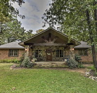 Cozy Kingston House with Fire Pit  Lush Setting - Accommodation Rooms