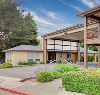 Days Inn  Suites by Wyndham Arcata - Accommodation Rooms