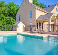 Days Inn by Wyndham Canton - Accommodation Rooms