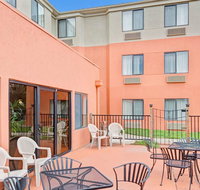 Days Inn by Wyndham Olathe Medical Center - Accommodation Rooms