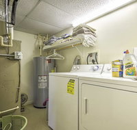 Deep Creek Lake Townhome with Deck & Water Views - Accommodation Rooms