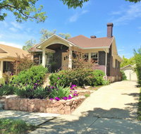 Downtown Home with a Big Back Yard - Accommodation Rooms