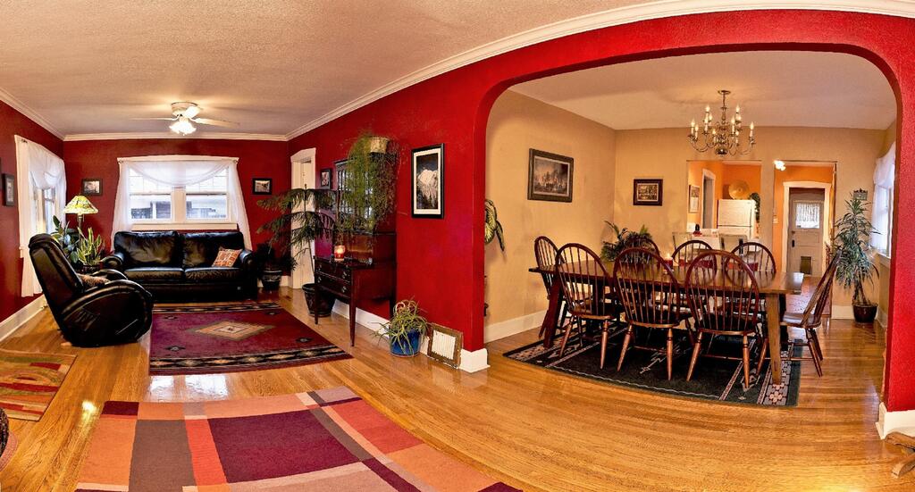 Downtown Home With A Big Back Yard - thumb 2