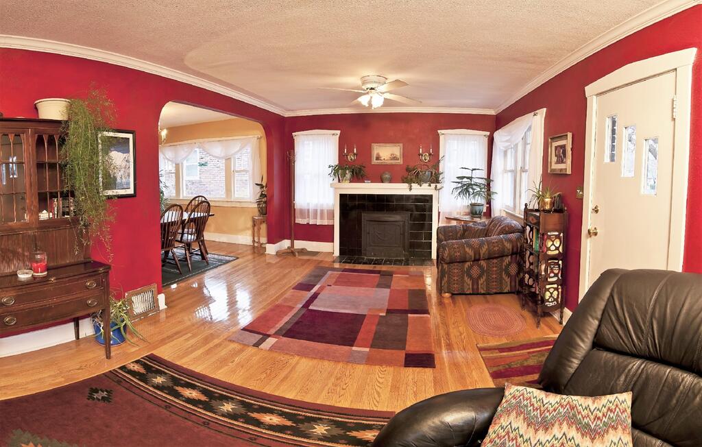 Downtown Home With A Big Back Yard - thumb 3