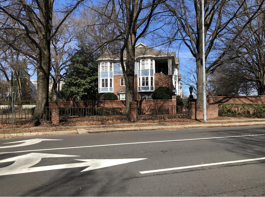 DOWNTOWN RALEIGH MASTER QUEEN BED W/ PRIVATE BATH - thumb 3