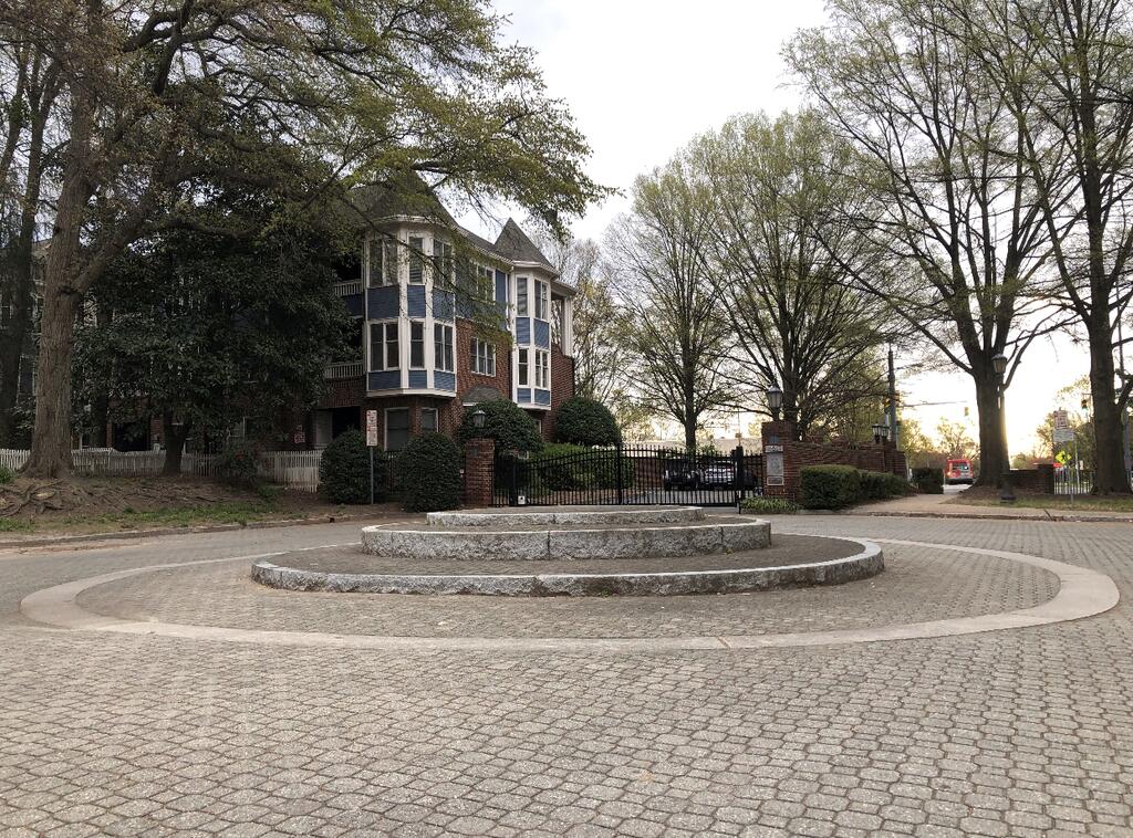 DOWNTOWN RALEIGH MASTER QUEEN BED W/ PRIVATE BATH - thumb 1