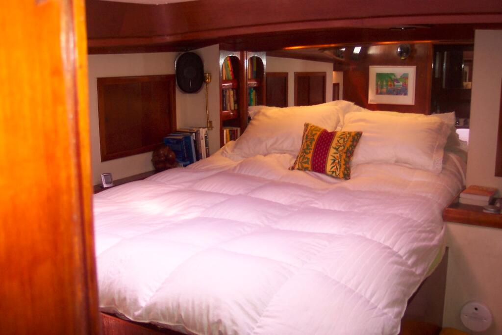 Dream Lover Boat And Breakfast - thumb 0