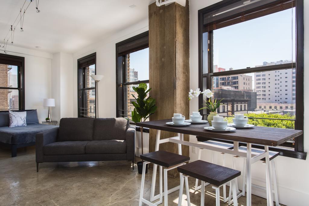 DTLA Loft Gorgeous Views - thumb 1