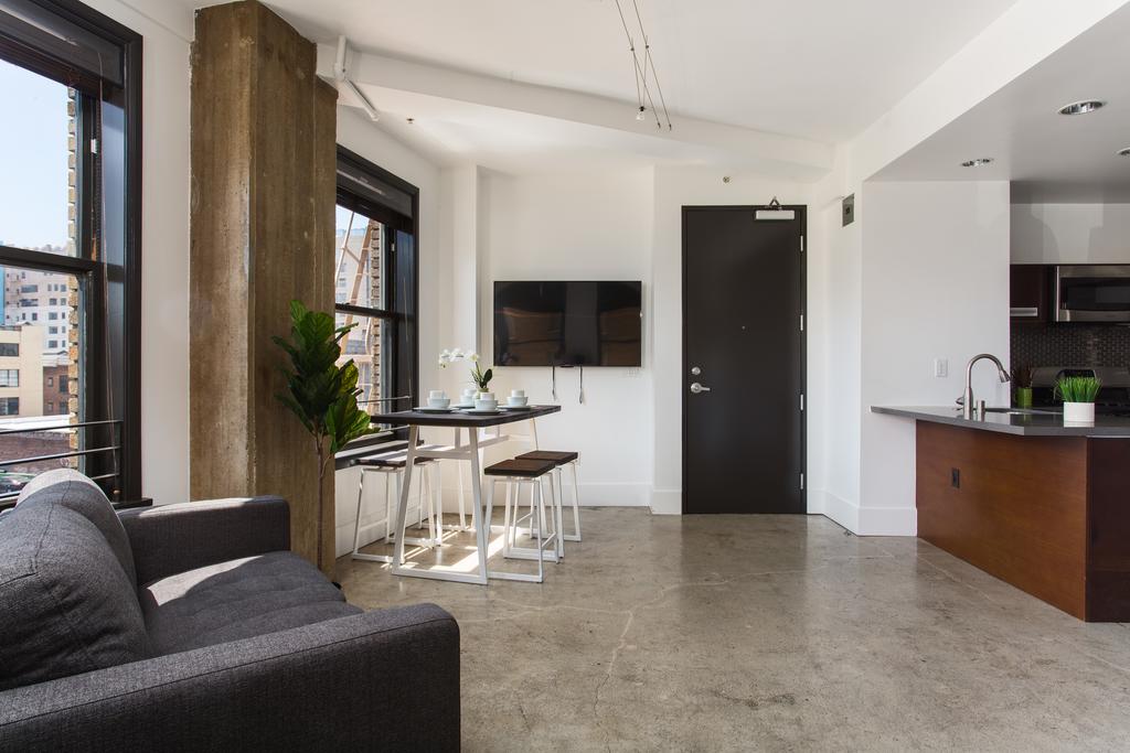 DTLA Loft Gorgeous Views - thumb 3