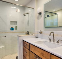 East Hampton Luxury - Home with Upscale Pool and Marina - Accommodation Rooms