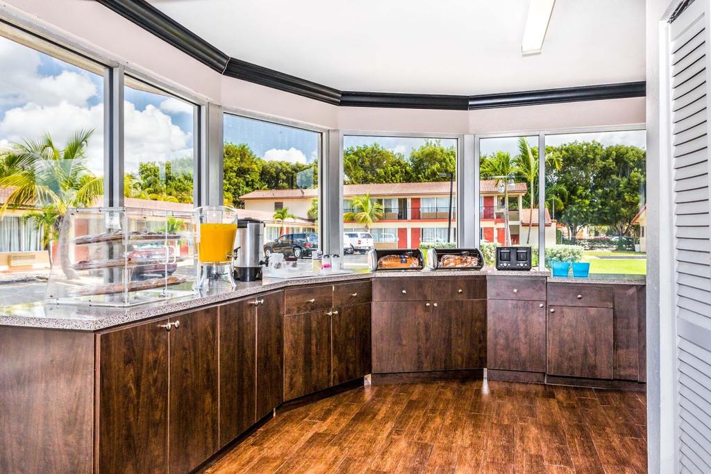 Econo Lodge Inn & Suites - thumb 1