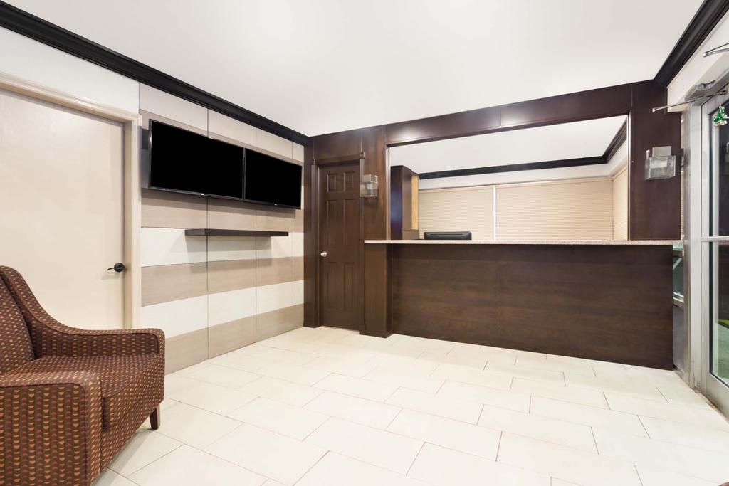 Econo Lodge Inn & Suites - thumb 2