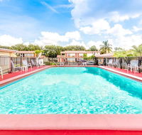 Econo Lodge Inn  Suites - Accommodation Rooms