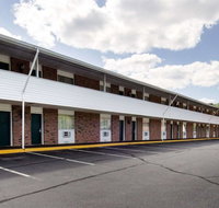 Econo Lodge Inn  Suites - Accommodation Rooms