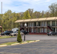 Econo Lodge Inn  Suites Pocono near Lake Harmony - Accommodation Rooms
