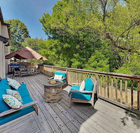 Elegant Creek-Side Home w/ Deck  Private Hot Tub home - Accommodation Rooms