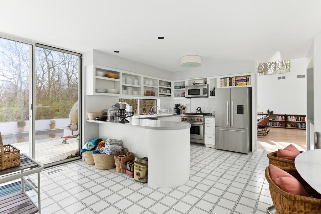 Elegant East Hampton Escape - thumb 3