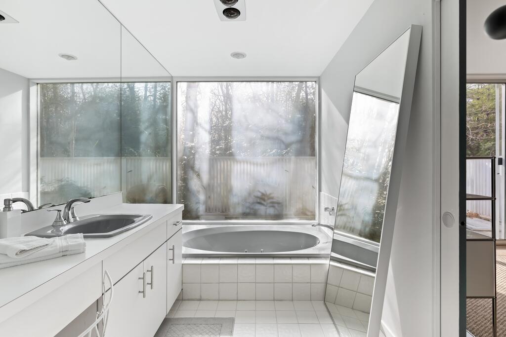 Elegant East Hampton Escape - thumb 2