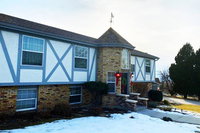 ENCHANTING ENGLISH TUDOR Accommodation Rooms