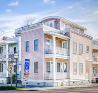 Entire 3BD/2.5BA luxury home 2 blocks from King St - Accommodation Rooms