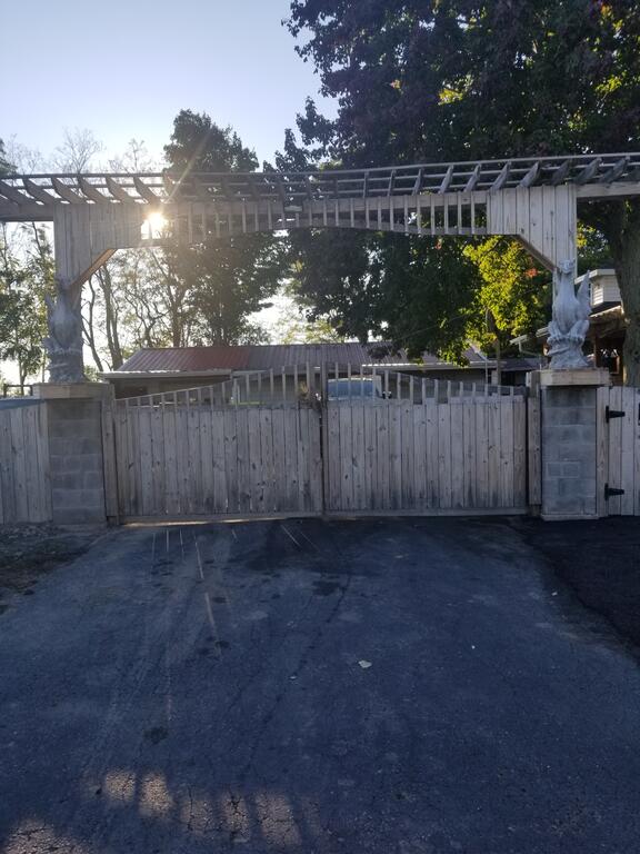 Entire House In A Horse Farm - thumb 1